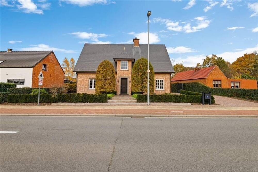 Huis te  koop in Herentals 2200 649000.00€ 3 slaapkamers 332.00m² - Zoekertje 307394