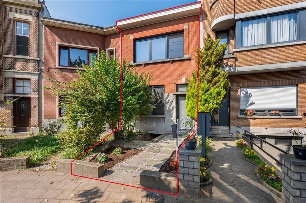 Huis te  koop in Deurne 2100 375000.00€ 3 slaapkamers 146.00m² - Zoekertje 307190