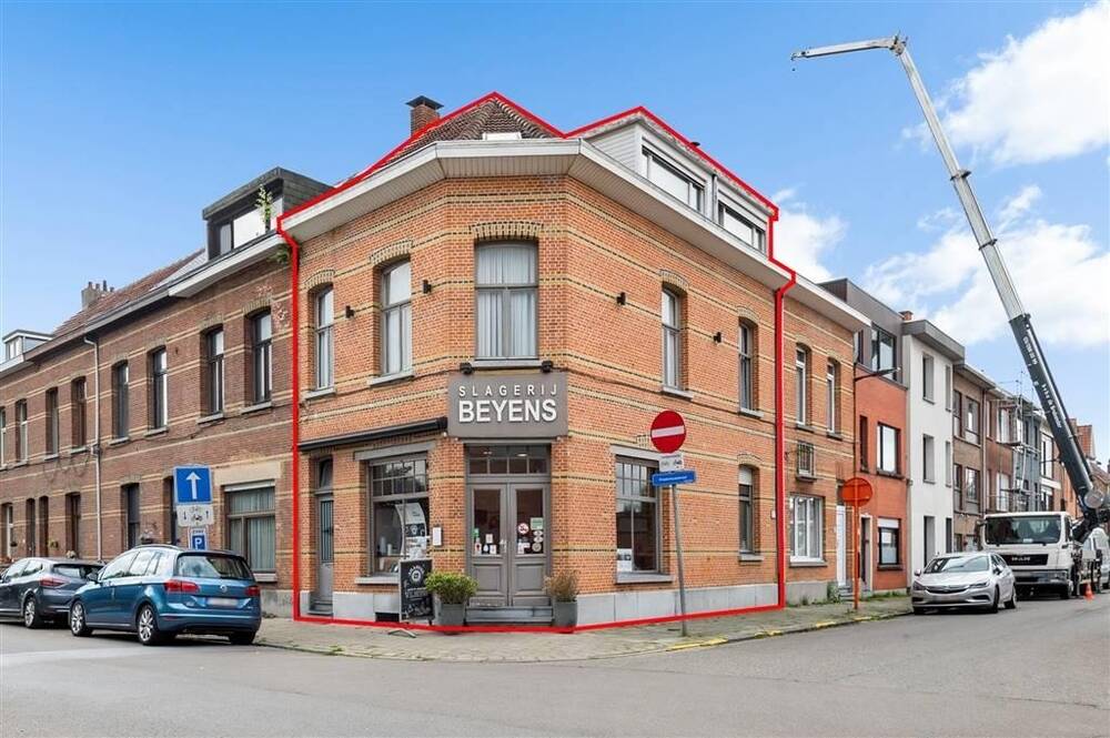 Huis te  koop in Mortsel 2640 269000.00€ 3 slaapkamers 178.00m² - Zoekertje 306516