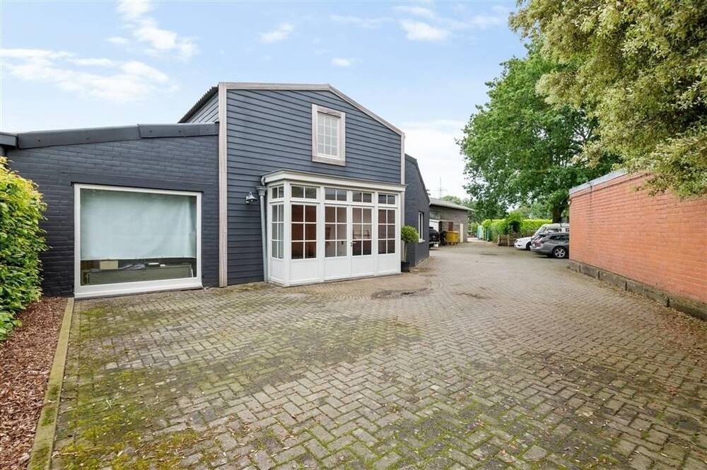 Handelszaak te  koop in Beerse 2340 987000.00€  slaapkamers m² - Zoekertje 309670