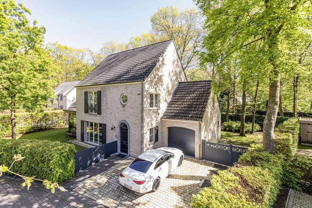 Huis te  koop in Kapellen 2950 699000.00€ 5 slaapkamers 256.00m² - Zoekertje 308736