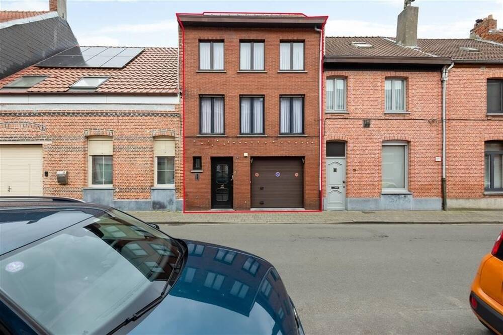 Huis te  koop in Turnhout 2300 249000.00€ 3 slaapkamers 224.00m² - Zoekertje 310350