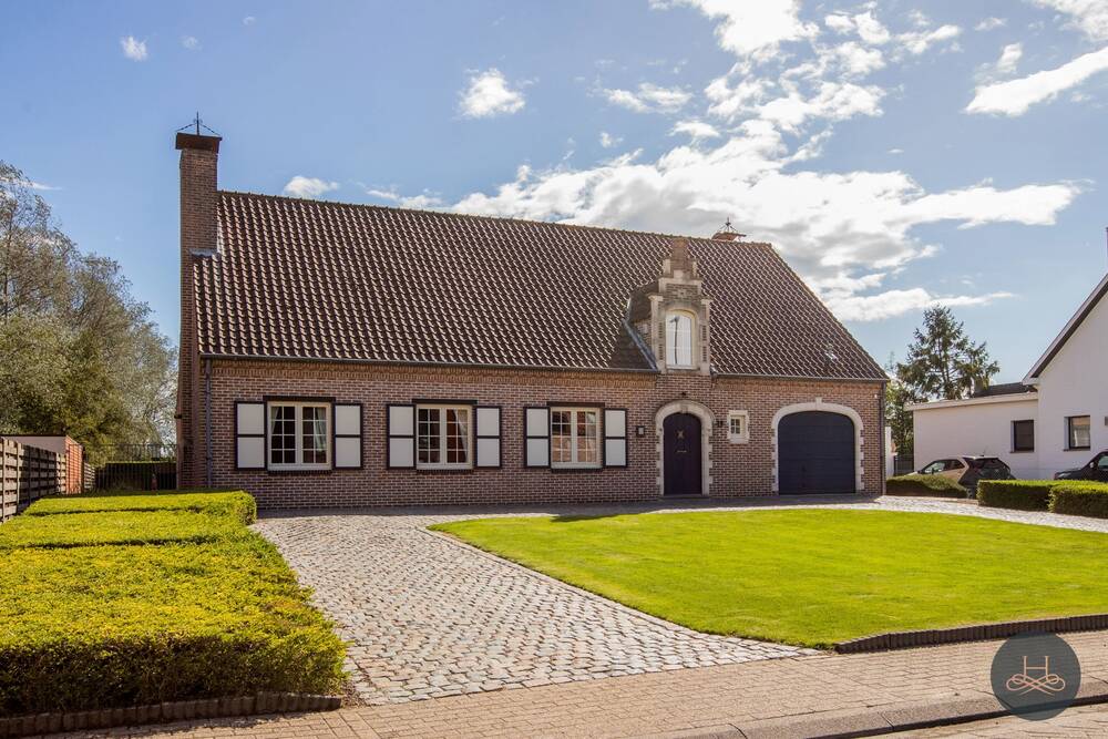 Huis te  koop in Nijlen 2560 585000.00€ 4 slaapkamers 380.00m² - Zoekertje 310725