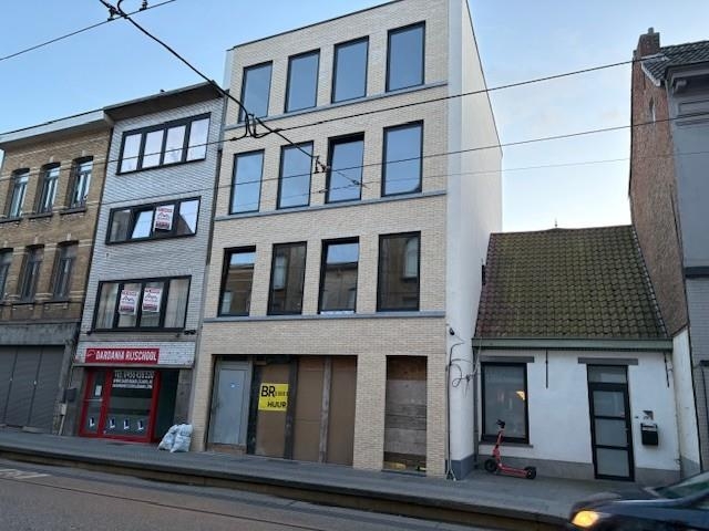 Handelszaak te  huur in Deurne 2100 2000.00€  slaapkamers m² - Zoekertje 310763