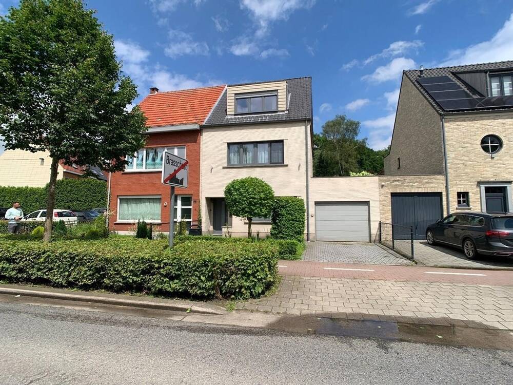 Huis te  koop in Brasschaat 2930 445000.00€ 3 slaapkamers 239.00m² - Zoekertje 310774