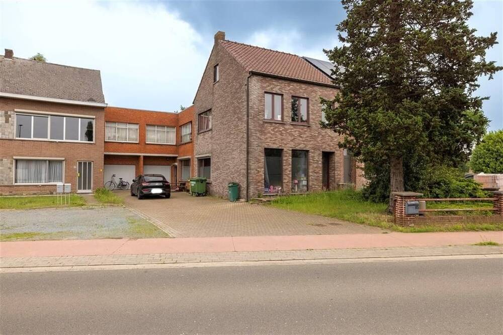 Huis te  koop in Olen 2250 285000.00€ 4 slaapkamers 240.00m² - Zoekertje 368774